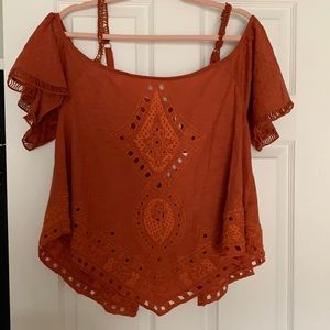 🌼FREE PEOPLE EMBROIDERED COLD SHOULDER TOP🌼